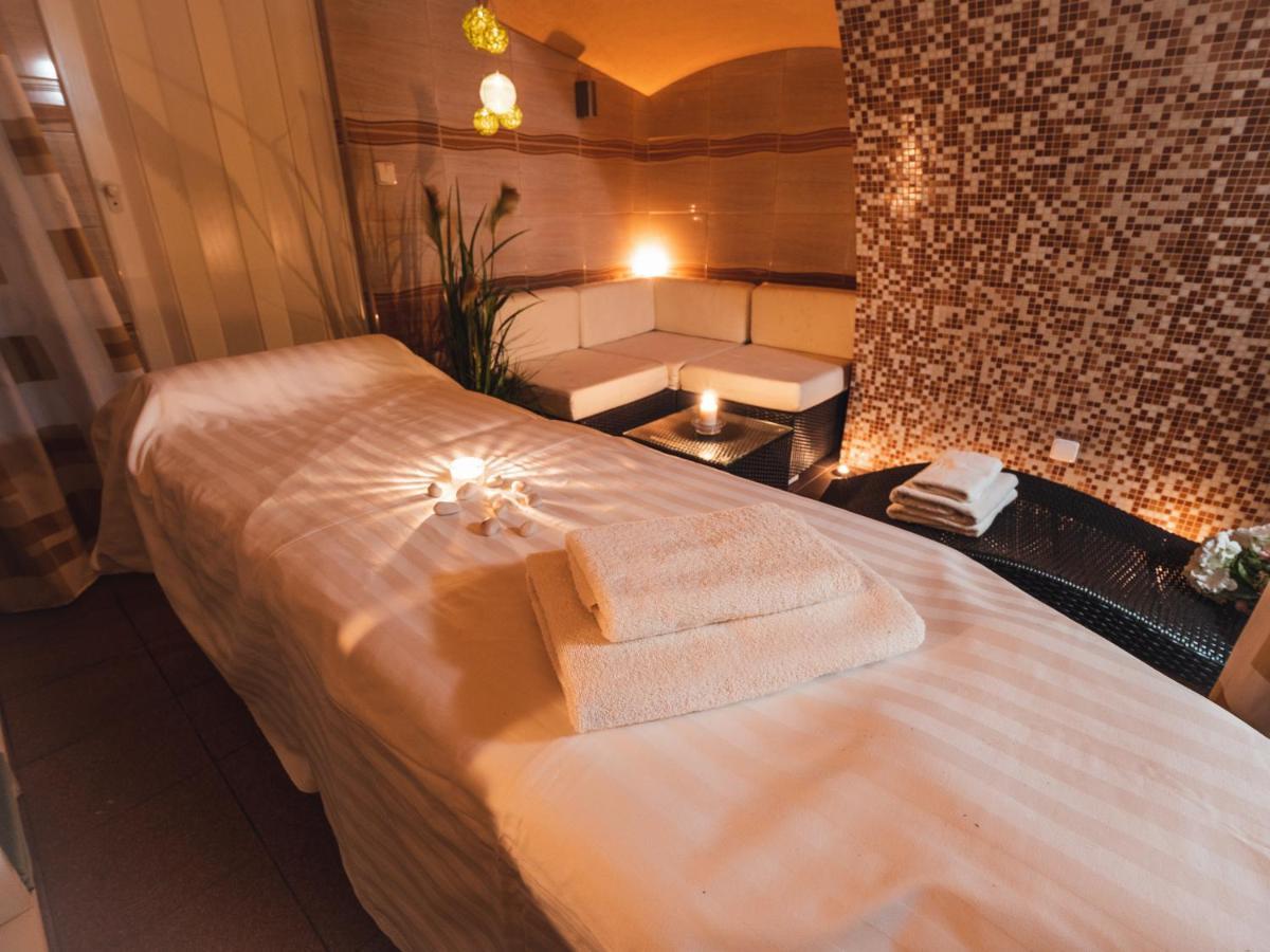 Relax Hotel Pelikan Глубока-над-Влтавою Екстер'єр фото